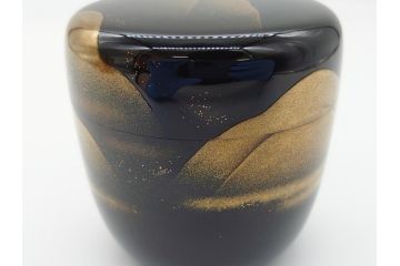 輪島塗　正春作　蒔絵　遠山　美しく気品の高い棗(茶道具、茶入、茶筒、木製、共箱付き)(R-062468)