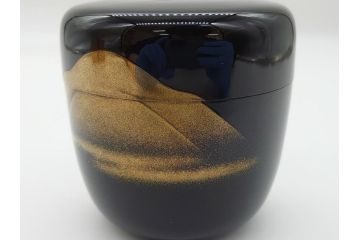 輪島塗　正春作　蒔絵　遠山　美しく気品の高い棗(茶道具、茶入、茶筒、木製、共箱付き)(R-062468)