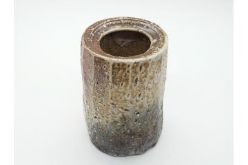 壺中窯　保庭楽入　信楽焼　旅枕　素朴で土の質感が感じられる花入(茶陶しがらき、花瓶、花器、共箱付き)(R-062469)