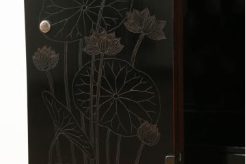 和製アンティーク　彫刻家　山根八春(やまねやつはる、はっしゅん)　宝尽くし　獅子　狛犬　力強く彫られた植物や生物が魅力的な厨子(ずし)(仏壇、収納棚、飾り棚)(R-062481)