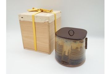 高取焼　十二代　中誠宗也　尋牛斎書付　耳付　四方水差(亀井味楽、共箱付き、茶道具)(R-062488)