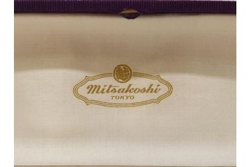 高級　三越製　磁器製　柿の実　ぷっくりとした柿の実か愛らしい帯留め(十三代今泉今右衛門、柿の木、帯締め、着物道具、和装小物、帯留金具、アクセサリー、ケース付き)(R-062492)