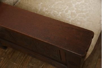 和製ビンテージ　彫刻家　山根八春(やまねやつはる、はっしゅん)　レリーフ入り　クラシカルな佇まいが魅力的な2人掛けソファ(2P、二人掛けソファ、ヴィンテージ)(R-062500)