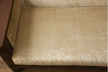 和製ビンテージ　彫刻家　山根八春(やまねやつはる、はっしゅん)　レリーフ入り　クラシカルな佇まいが魅力的な2人掛けソファ(2P、二人掛けソファ、ヴィンテージ)(R-062500)