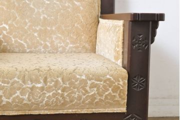 和製ビンテージ　彫刻家　山根八春(やまねやつはる、はっしゅん)　レリーフ入り　クラシカルな佇まいが魅力的な1人掛けソファ(1P、一人掛けソファ、サロンチェア、椅子、イス、ヴィンテージ)(R-062502)
