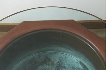 彫刻家　山根八春(やまねやつはる、はっしゅん)　八角　七宝繋と花があしらわれた火鉢テーブル　(R-062505)