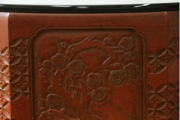 彫刻家　山根八春(やまねやつはる、はっしゅん)　八角　七宝繋と花があしらわれた火鉢テーブル　(R-062505)