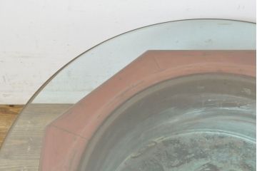 彫刻家　山根八春(やまねやつはる、はっしゅん)　八角　七宝繋と花があしらわれた火鉢テーブル(センターテーブル、ローテーブル、リビングテーブル、ガラステーブル、ラウンドテーブル、木製火鉢)(R-062505)