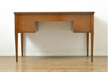 中古　DREXEL HERITAGE(ドレクセルヘリテイジ)　Triune(トライユン)　クラシックなデザインとナチュラルな風合いが魅力的なニーホールデスク(両袖デスク、机、ワークデスク、在宅ワーク用、在宅用)(定価約41万円)(R-062507)