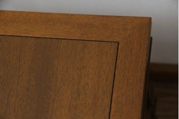 中古　DREXEL HERITAGE(ドレクセルヘリテイジ)　Triune(トライユン)シリーズ　すっきりした佇まいのエンドテーブル(サイドテーブル、ナイトテーブル、飾り台)(定価約21万円)(R-062509)