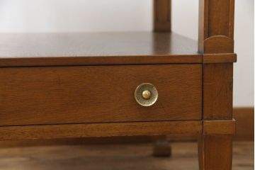 中古　DREXEL HERITAGE(ドレクセルヘリテイジ)　Triune(トライユン)シリーズ　すっきりした佇まいのエンドテーブル(サイドテーブル、ナイトテーブル、飾り台)(定価約21万円)(R-062509)