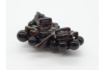 アンティーク　葡萄(ぶどう)?　着こなしのアクセントとなる帯留め(べっ甲?、鼈甲、帯締め、着物道具、和装小物、アクセサリー、ケース付き)(R-062513)
