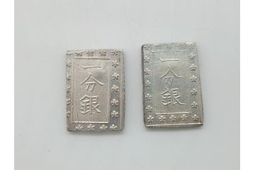 古銭　明治38年　新1円銀貨(小型)　天保4枚　安政4枚　一分銀　天保二朱判金　硬貨10枚(一円、一圓、二朱金、金貨、コイン)(R-062519)