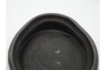 時代物　4.6寸皿　約14cm　シックで落ち着いた色味の瀬戸黒茶碗(共箱付き、抹茶碗、古瀬戸、絵瀬戸、和食器、和皿)(R-062530)