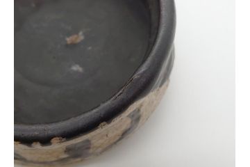 時代物　4.6寸皿　約14cm　シックで落ち着いた色味の瀬戸黒茶碗(共箱付き、抹茶碗、古瀬戸、絵瀬戸、和食器、和皿)(R-062530)