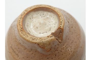 年代物　朝鮮三島　羊三十六　4寸皿　約12cm　素朴な土の風合いが感じられる茶碗(割高台、三島茶碗、柿茶碗、柿の蔕茶碗、四寸、和食器、和皿、共箱付き)(R-062531)