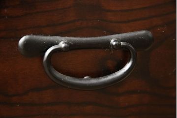 中古　美品　栗材　上質な和の空間を演出する水屋箪笥(食器棚、茶箪笥、戸棚、収納棚、キャビネット)(R-062532)