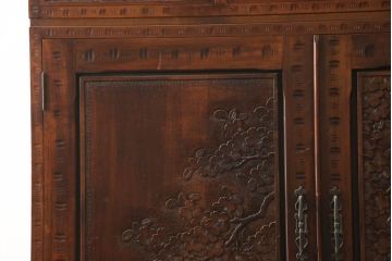 中古　伝統工芸　軽井沢彫り　衣装盆付き　咲き誇る桜の彫りに目が奪われる重ねタンス(和たんす、着物箪笥、収納箪笥、引き出し、衣装箪笥)(R-062533)