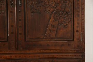中古　伝統工芸　軽井沢彫り　衣装盆付き　咲き誇る桜の彫りに目が奪われる重ねタンス(和たんす、着物箪笥、収納箪笥、引き出し、衣装箪笥)(R-062533)