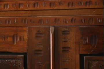 中古　伝統工芸　軽井沢彫り　衣装盆付き　咲き誇る桜の彫りに目が奪われる重ねタンス(和たんす、着物箪笥、収納箪笥、引き出し、衣装箪笥)(R-062533)