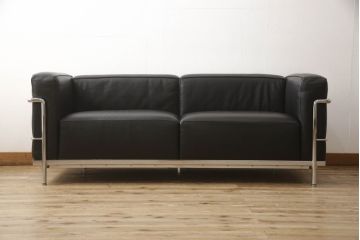 中古　Cassina(カッシーナ)　ル・コルビュジエ(Le Corbusier)　LC3　シンプルモダンなデザインがかっこいい2人掛けソファ(2Pソファ、二人掛け)(定価約153万円)(R-062537)
