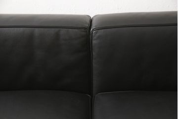 中古　Cassina(カッシーナ)　ル・コルビュジエ(Le Corbusier)　LC3　シンプルモダンなデザインがかっこいい2人掛けソファ(2Pソファ、二人掛け)(定価約153万円)(R-062537)