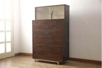 中古　軽井沢彫り　見せる収納を兼ね備えたガラスの飾り棚付きチェスト(衣装箪笥、和タンス、引き出し)(R-062539)