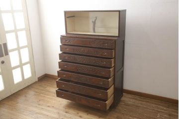 中古　軽井沢彫り　見せる収納を兼ね備えたガラスの飾り棚付きチェスト(衣装箪笥、和タンス、引き出し)(R-062539)