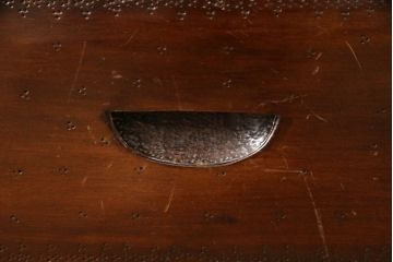 中古　軽井沢彫り　見せる収納を兼ね備えたガラスの飾り棚付きチェスト(衣装箪笥、和タンス、引き出し)(R-062539)