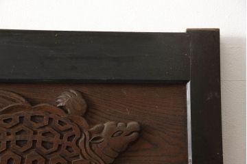 アンティーク建具　彫刻の意匠が珍しい!迫力のある亀の彫りに魅了される引き戸1枚(蔵戸、玄関戸)(R-062542)