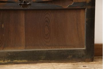 アンティーク建具　彫刻の意匠が珍しい!迫力のある亀の彫りに魅了される引き戸1枚(蔵戸、玄関戸)(R-062542)