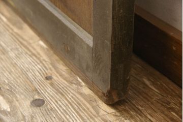 アンティーク建具　彫刻の意匠が珍しい!迫力のある亀の彫りに魅了される引き戸1枚(蔵戸、玄関戸)(R-062542)