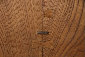 アンティーク建具　新潟越後　総欅(ケヤキ)材　シンプルだが重厚感ある佇まいが魅力の蔵戸1枚(引き戸、玄関戸)(R-062543)