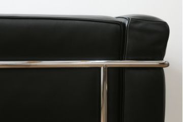 中古　Cassina(カッシーナ)　ル・コルビュジエ(Le Corbusier)　LC3　GRAND MODELE(グラン モデル)　シンプルモダンなデザインがかっこいい1人掛けソファ(1Pソファ、一人掛け)(定価約103万円)(R-062545)