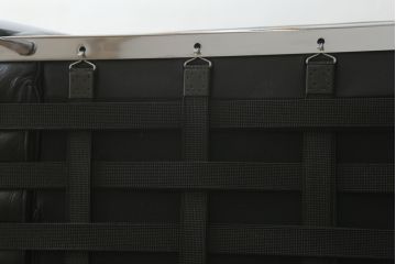 中古　Cassina(カッシーナ)　ル・コルビュジエ(Le Corbusier)　LC3　GRAND MODELE(グラン モデル)　シンプルモダンなデザインがかっこいい1人掛けソファ(1Pソファ、一人掛け)(定価約103万円)(R-062545)