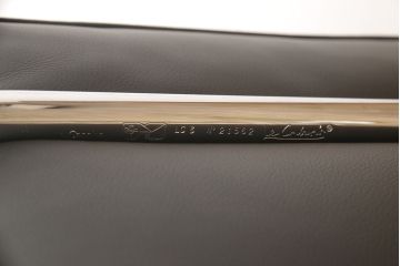 中古　Cassina(カッシーナ)　ル・コルビュジエ(Le Corbusier)　LC3　GRAND MODELE(グラン モデル)　シンプルモダンなデザインがかっこいい1人掛けソファ(1Pソファ、一人掛け)(定価約103万円)(R-062545)