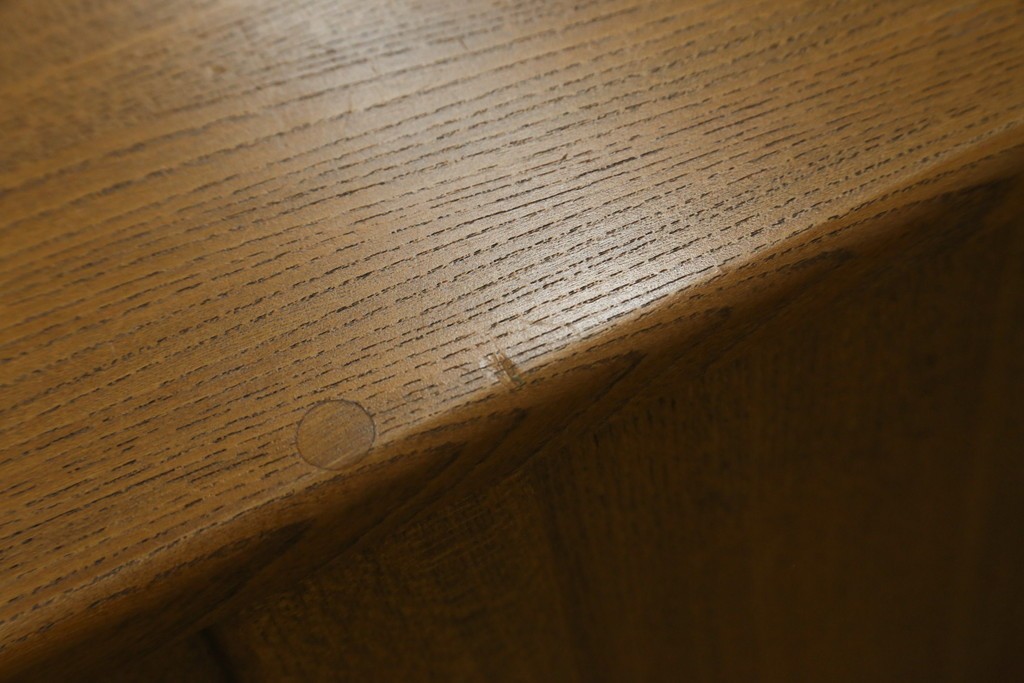 イギリスビンテージ　ERCOL(アーコール)　シンプルなデザインでお部屋に馴染みやすい3段チェスト　(R-062546)