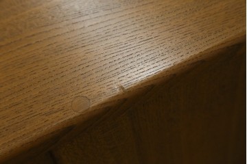 イギリスビンテージ　ERCOL(アーコール)　シンプルなデザインでお部屋に馴染みやすい3段チェスト　(R-062546)