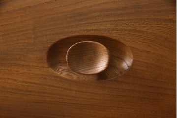 イギリスビンテージ　ERCOL(アーコール)　シンプルなデザインでお部屋に馴染みやすい3段チェスト(引き出し、ローチェスト、サイドチェスト、ローボード、サイドボード、ヴィンテージ)(R-062546)