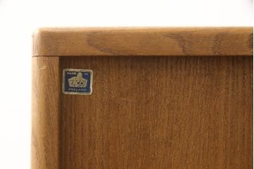 イギリスビンテージ　ERCOL(アーコール)　シンプルなデザインでお部屋に馴染みやすい3段チェスト(引き出し、ローチェスト、サイドチェスト、ローボード、サイドボード、ヴィンテージ)(R-062546)