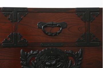 中古　欅産業　木目が美しく高級感溢れる漆塗りの仙台箪笥 (衣装箪笥、和タンス、引き出し、収納たんす、整理箪笥)(R-062547)