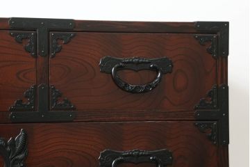 中古　欅産業　木目が美しく高級感溢れる漆塗りの仙台箪笥 (衣装箪笥、和タンス、引き出し、収納たんす、整理箪笥)(R-062547)