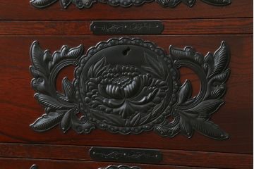 中古　欅産業　木目が美しく高級感溢れる漆塗りの仙台箪笥 (衣装箪笥、和タンス、引き出し、収納たんす、整理箪笥)(R-062547)