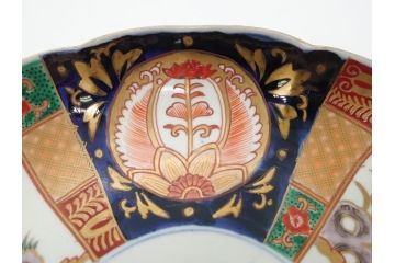 明治期　伊万里焼　錦手　金襴手　染錦　二重角富(角冨)　金彩　色絵　桃図　草花文　8.3寸皿　約25cm　煌びやかで豪華な絵付けの大皿2枚セット(深皿、和皿、和食器、八寸三分)(R-062553)