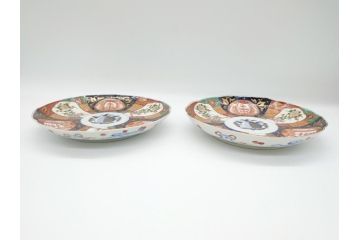 明治期　伊万里焼　錦手　金襴手　染錦　二重角富(角冨)　金彩　色絵　桃図　草花文　8.3寸皿　約25cm　煌びやかで豪華な絵付けの大皿2枚セット(深皿、和皿、和食器、八寸三分)(R-062554)