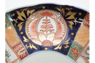 明治期　伊万里焼　錦手　金襴手　染錦　二重角富(角冨)　金彩　色絵　桃図　草花文　8.3寸皿　約25cm　煌びやかで豪華な絵付けの大皿2枚セット(深皿、和皿、和食器、八寸三分)(R-062555)