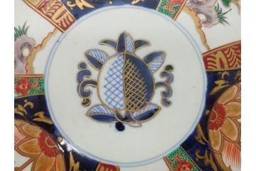 明治期　伊万里焼　錦手　金襴手　染錦　二重角富(角冨)　金彩　色絵　桃図　草花文　8.3寸皿　約25cm　煌びやかで豪華な絵付けの大皿2枚セット(深皿、和皿、和食器、八寸三分)(R-062556)