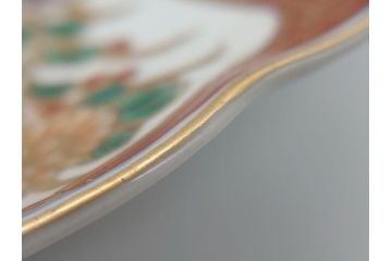 明治期　伊万里焼　錦手　金襴手　染錦　二重角富(角冨)　金彩　色絵　桃図　草花文　8.3寸皿　約25cm　煌びやかで豪華な絵付けの大皿2枚セット(深皿、和皿、和食器、八寸三分)(R-062556)