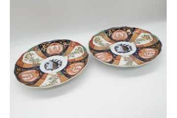 明治期　伊万里焼　錦手　金襴手　染錦　二重角富(角冨)　金彩　色絵　桃図　草花文　8.3寸皿　約25cm　煌びやかで豪華な絵付けの大皿2枚セット(深皿、和皿、和食器、八寸三分)(R-062557)