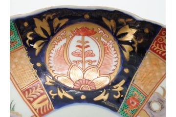 明治期　伊万里焼　錦手　金襴手　染錦　二重角富(角冨)　金彩　色絵　桃図　草花文　8.3寸皿　約25cm　煌びやかで豪華な絵付けの大皿2枚セット(深皿、和皿、和食器、八寸三分)(R-062557)